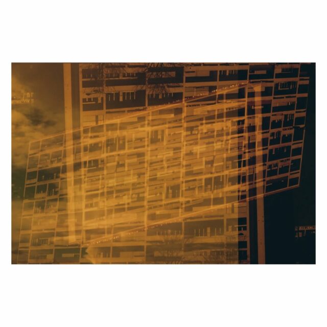 Hans & Oussama aka @hans.andia & @bouguerra48 ont choisi un parti pris fort pour cette série issue du Swap 3 avec ce film redscale. Et quelque chose me dit que des choix aussi pertinents seront également au programme du Swap 5 actuellement en cours 
#35mm #filmswap #filmisnotdead #analoguephotography #filmcamera #filmphotography #lesargenticos #zefilmsquad #analogphotography #kodak #picoftheday #filmisnotdead
#unmegawattparmetrecarre #filmisalive #argentique #analogcommunity #doubleexposureonfilm #doubleexposure #analogdoubleexposure #doubleexposition #collectifswap #nospelliculesvoyages #noiretblancphotographie #noiretblanc